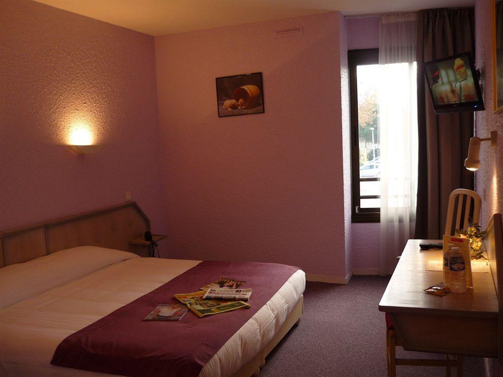 Logis Hotel Noemys Brive - Restaurant Le Teinchurier Екстер'єр фото