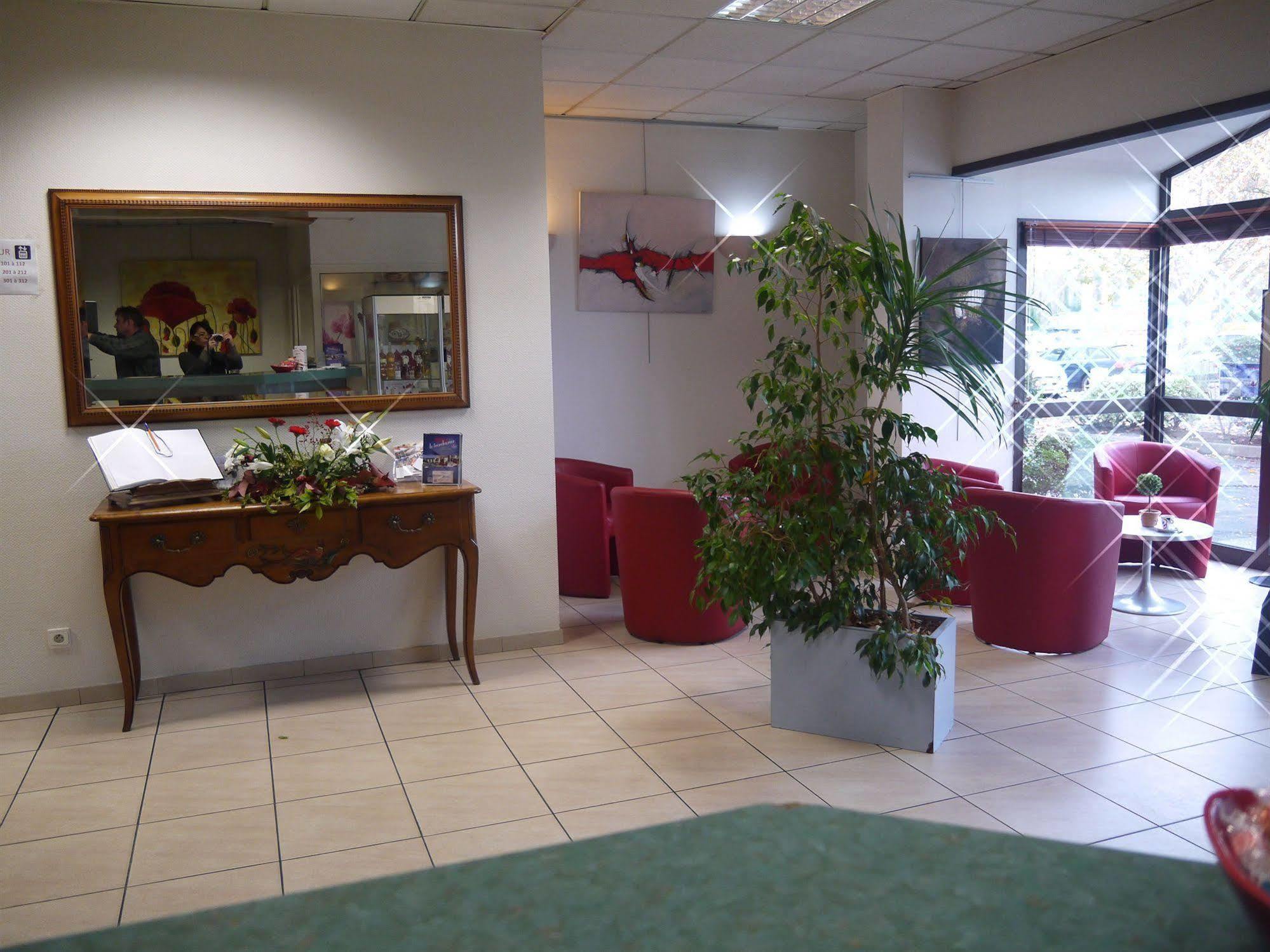 Logis Hotel Noemys Brive - Restaurant Le Teinchurier Екстер'єр фото