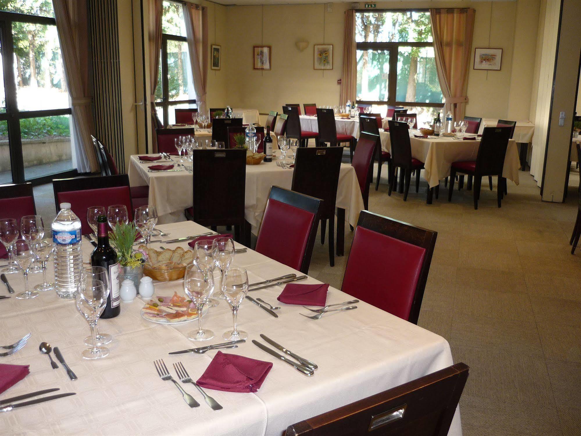 Logis Hotel Noemys Brive - Restaurant Le Teinchurier Екстер'єр фото