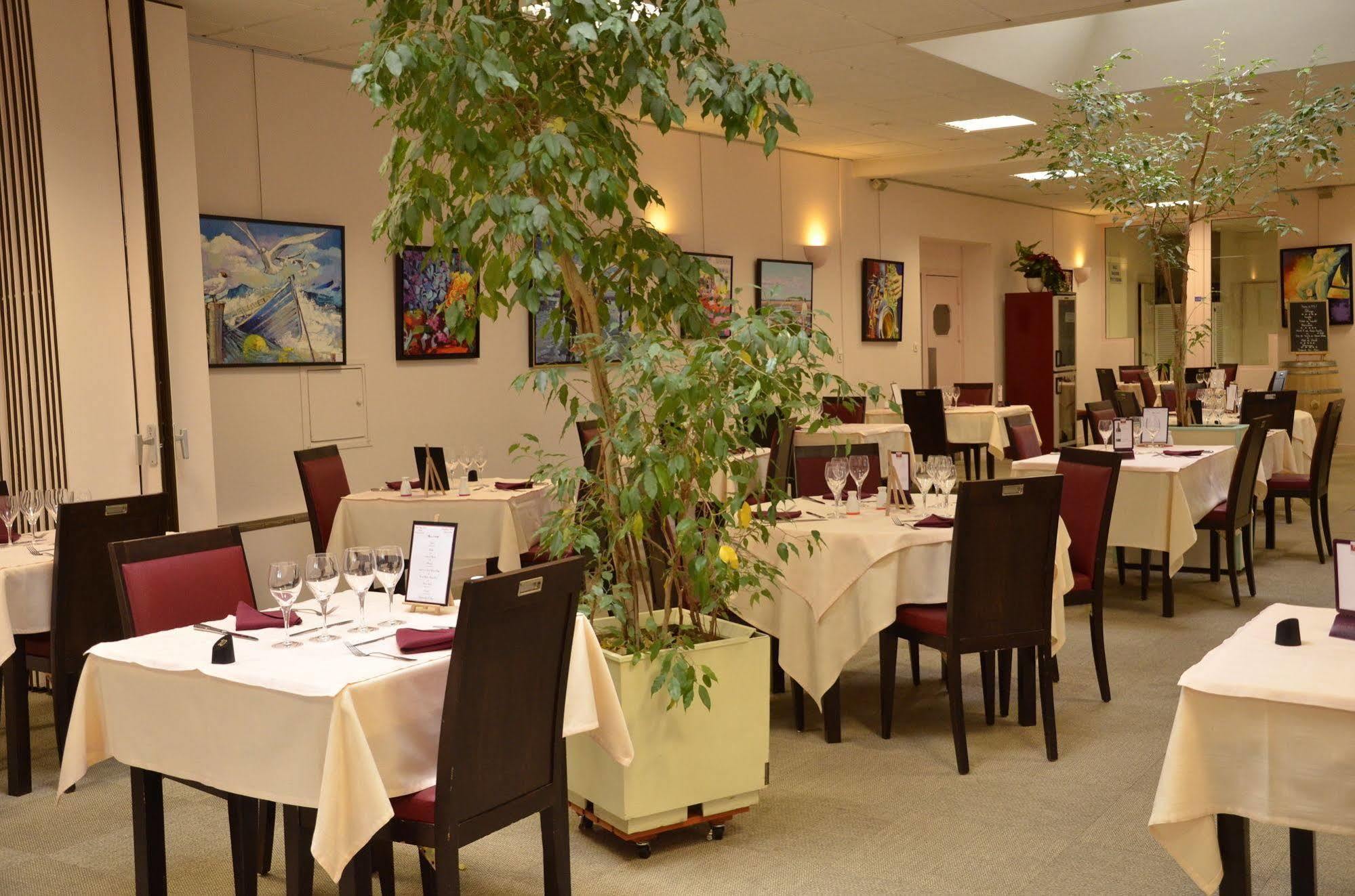 Logis Hotel Noemys Brive - Restaurant Le Teinchurier Екстер'єр фото