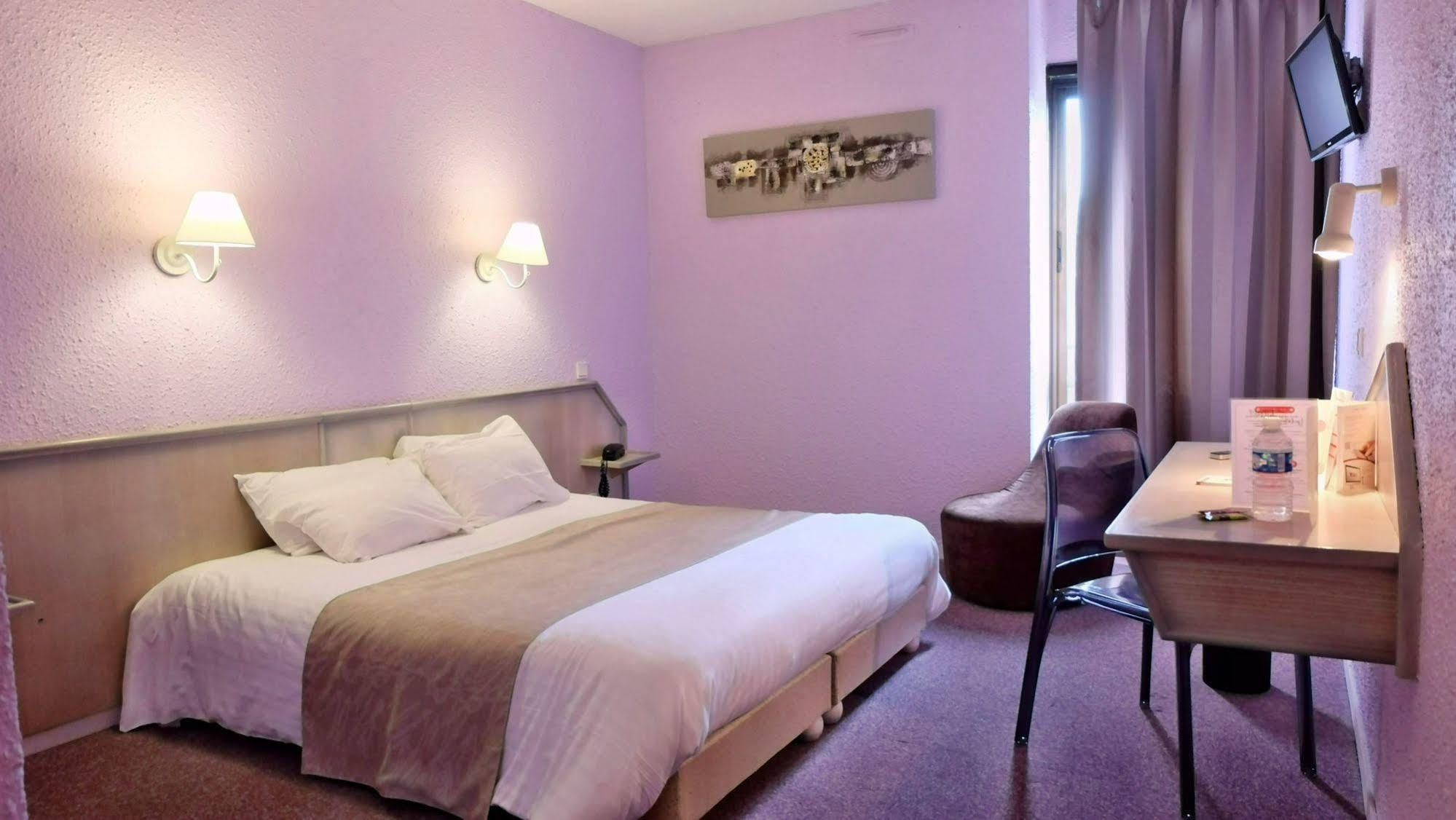 Logis Hotel Noemys Brive - Restaurant Le Teinchurier Екстер'єр фото